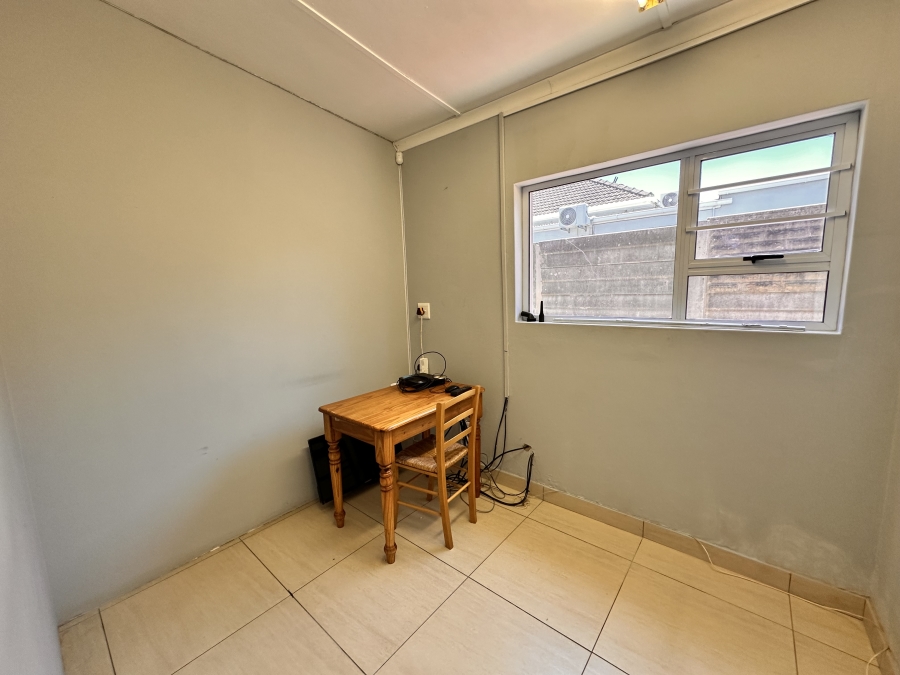 To Let Commercial Property for Rent in Beacon Bay Eastern Cape